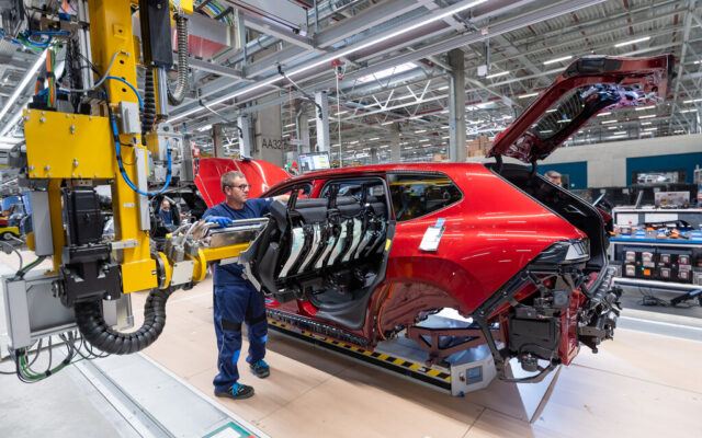 BMW va a despedir a 8.000 empleados en Alemania. La clave está cuántos empleados necesita la marca para ganar un millón de euros