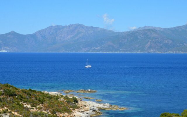 Las olas de calor están “apagando” las brisas del Mediterráneo: el viento que nos refrescaba en España es cada vez más débil