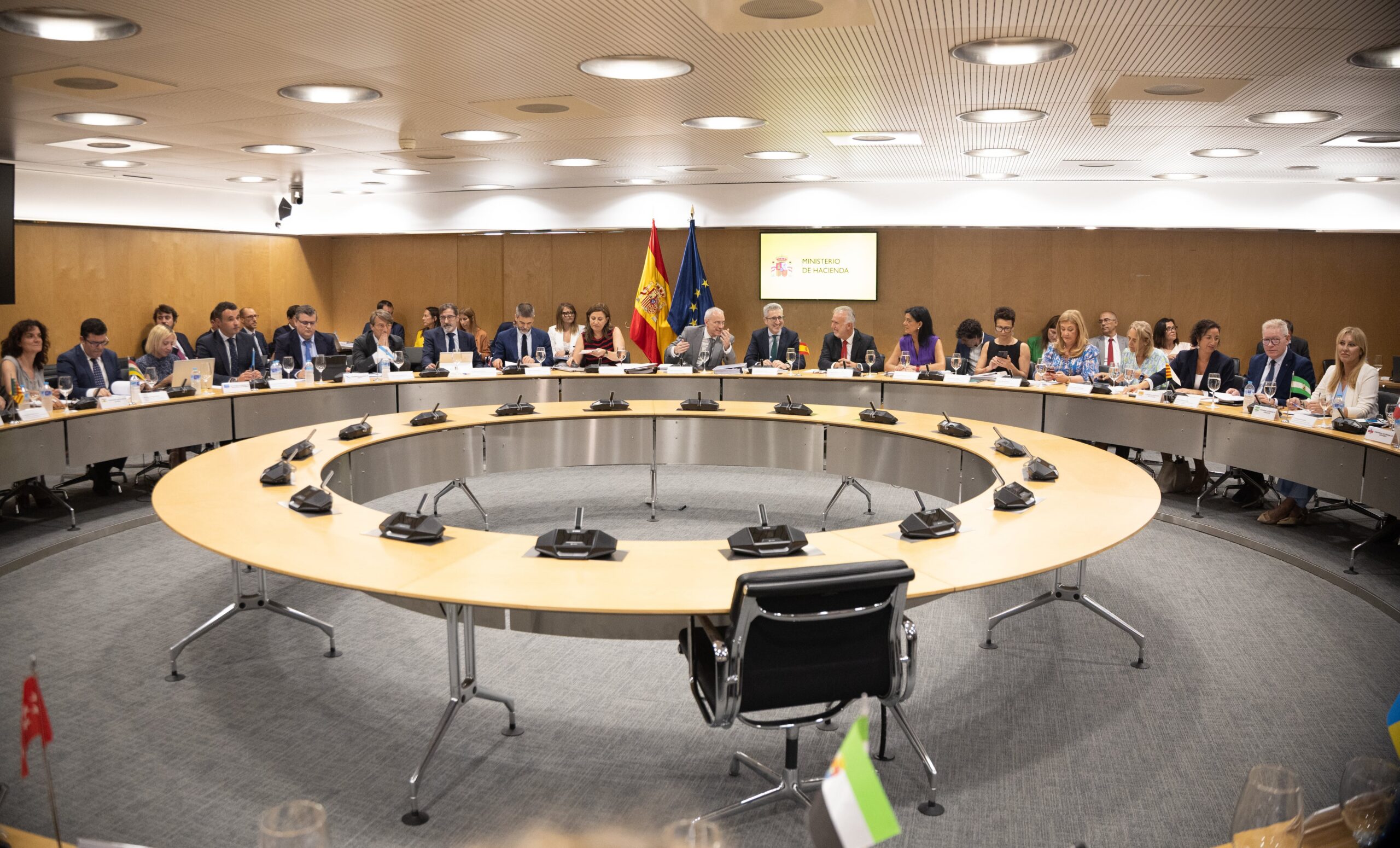Las comunidades del PP piden aplazar la reunión sobre la reforma de la financiación autonómica
