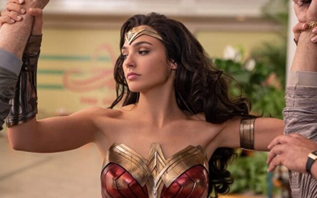 Gal Gadot asegura que DC Studios le vendió la moto antes de cancelar ‘Wonder Woman 3’ y compara su caso con el de Henry Cavill. “No se gestionó con elegancia”