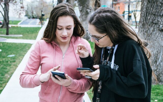 Ni “detox digital” extremo ni apología de la pereza: lo que la ciencia dice de verdad sobre cómo desconectar