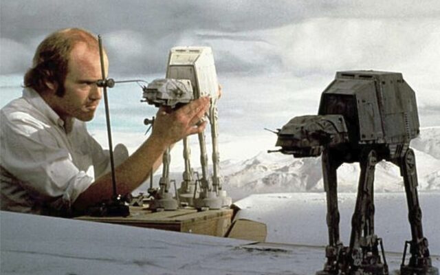 Tras 40 años de magia, Phil Tippett cierra el estudio que vio nacer la edad de oro de los efectos visuales: “Moriré con la espada en la mano”