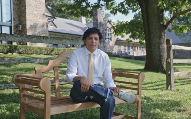 M. Night Shyamalan da un giro inesperado a su carrera tras más de 30 años: “Cuando algo me asusta suele ser porque estoy haciendo algo bien”