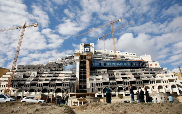 El Algarrobico es el mayor monstruo de la ambición turística desmedida: 411 habitaciones y cero huéspedes