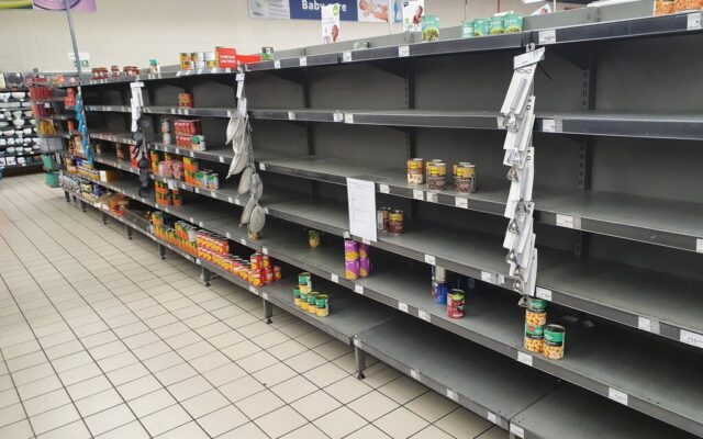 Reino Unido debe saber algo que no sabe el resto de Europa: va a pedir a sus ciudadanos que acumulen comida y agua en casa