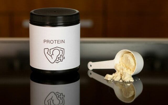 Nos han dicho que comer mucha proteína acorta la vida. La ciencia tiene un mensaje muy diferente para tus músculos