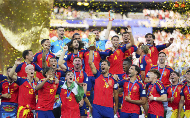 RTVE dispara el gasto en derechos con su apuesta por el fútbol y la selección y compromete más de 600 millones hasta 2032
