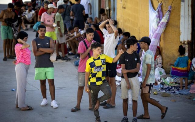 ‘Operación 1.898’: el reparto de los menores en Ceuta lleva al límite la capacidad y la solidaridad