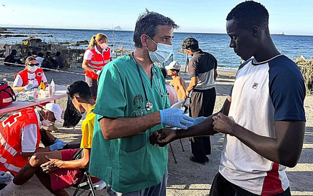 Sólo dos médicos voluntarios para 10.000 migrantes en Ceuta: “Estamos cerca de una verdadera crisis de salud pública”