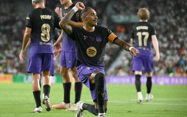 El Barça estrena la Liga sin 9 pero con una cómoda goleada al Elche gracias a Raphinha y Fermín