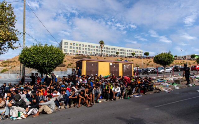 La realidad desborda los cálculos de Sánchez y todavía faltan 4.000 plazas más en Ceuta