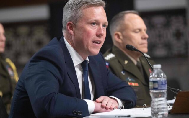 El secretario del Ejército de Estados Unidos presenta su renuncia