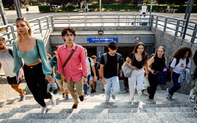 Solo el 31% de los jóvenes viven sin ayuda familiar en España, la peor tasa entre los países del entorno