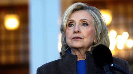 Hillary Clinton: “Elon Musk no podría existir como billonario” sin subsidios estatales