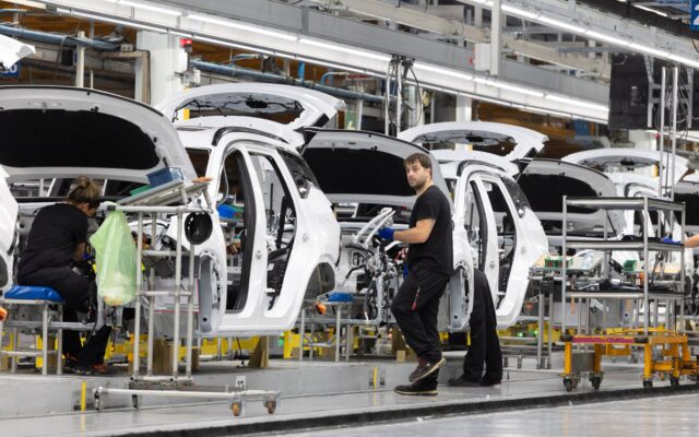 La venta de coches crece un 3,7% en julio y se acerca a las cifras prepandemia