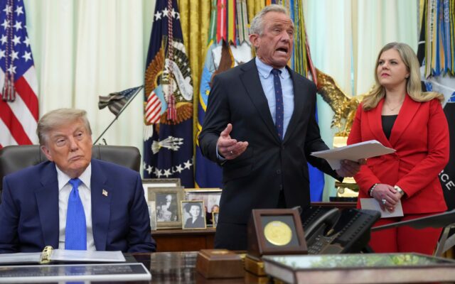 Trump recupera su cruzada contra las vacunas y exige reducir las dosis para los niños