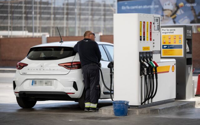El precio de la gasolina sube un 20% y el del diésel un 24% desde el inicio del verano