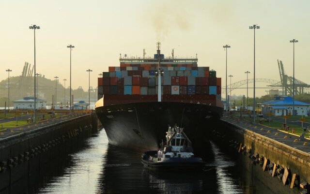 El transporte marítimo mundial se atasca entre conflictos y crisis climáticas