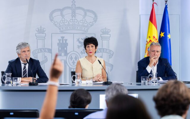 El Gobierno endurece las leyes de extranjería y asilo en línea con el pacto europeo en plena crisis de Ceuta