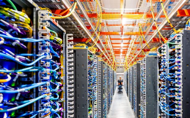 El Gobierno eleva las exigencias a los inversores en centros de datos para evitar una burbuja