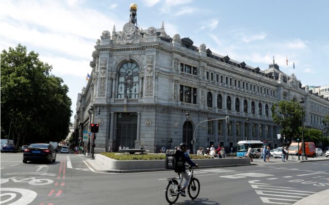 La deuda pública alcanza un nuevo máximo de 1,76 billones en junio y su peso sobre el PIB repunta hasta el 101,5%