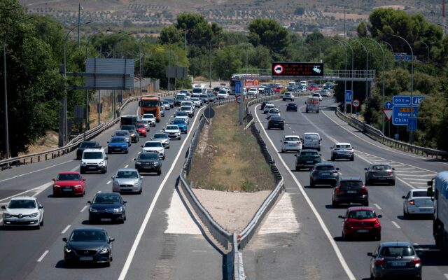 El precio de la gasolina se acerca a su máximo del año en plena operación salida de mediados de agosto