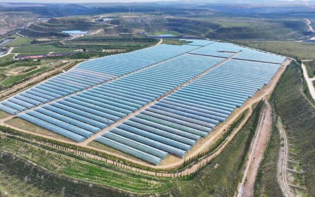 China tiene un problema con las tierras arrasadas por las minas de carbón. Ahora está llenándolas de cultivos e invernaderos