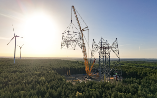 El aerogenerador más alto del mundo tiene un grave problema: ninguna grúa puede llegar hasta él para terminarlo
