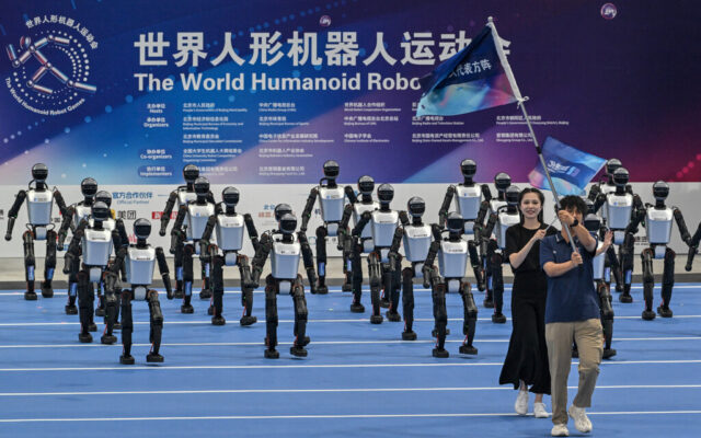 No hace tanto los robots humanoides se caían y nos hacían gracia. Ahora China los está preparando en serio para aplicaciones militares