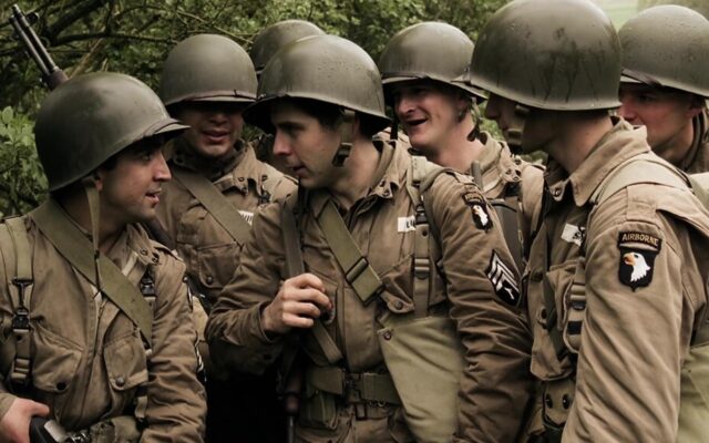 “Fue una genialidad”. Tom Hanks escondió este detalle clave de ‘Hermanos de sangre’ y convirtió su final en algo inolvidable