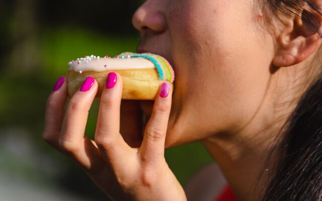 ¿Eres un “masticador” o un “aplastador”? La física de tu boca explica por qué odias ciertos alimentos