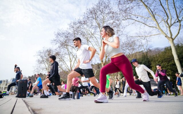 Ni correr ni ir al gimnasio: la ciencia tiene claro que el deporte que más años de vida regala se juega con raqueta