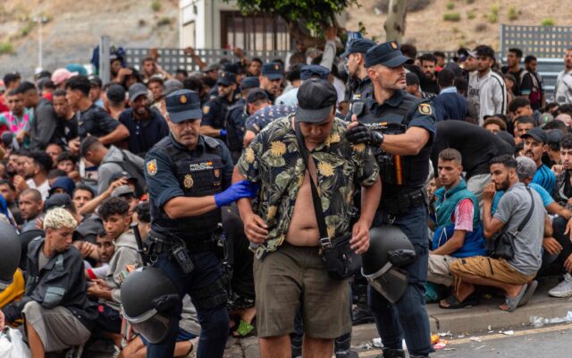 Las mafias usan a los inmigrantes expulsados de Ceuta para traer cocaína a España en narcolanchas