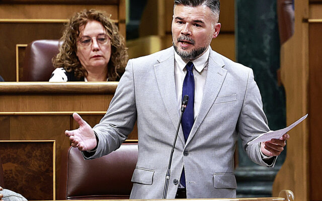 “Señor presidente, ¿cómo va a seguir gobernando?”: la pregunta que une a Feijóo y Rufián marca el final en el Congreso