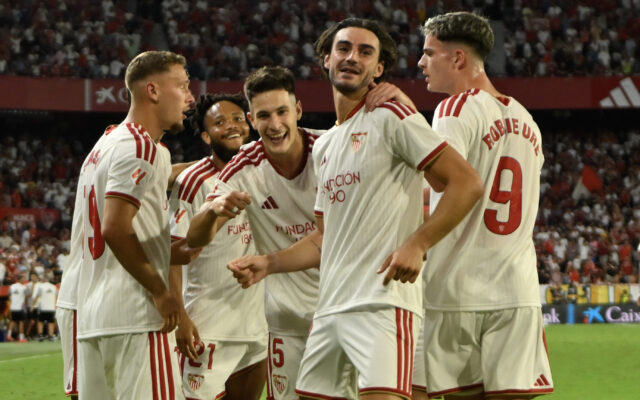 El Sevilla hunde al Valencia y sentencia a Corberán