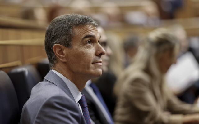 Sánchez engorda las sospechas sobre el chantaje de Rabat en siete comparecencias sin información