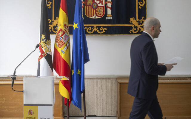 La dimisión del hombre de Sánchez en Ceuta dispara las grietas en las versiones del Gobierno