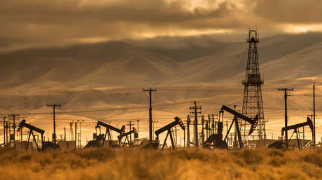 Ataques de EE.UU. contra Irán disparan los precios del petróleo