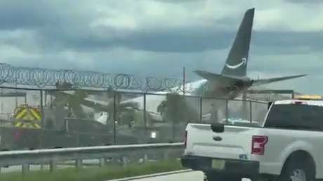 VIDEO: Avión de carga se accidenta en el aeropuerto de Miami con llamas visibles en el aire