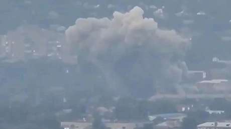 VIDEO: Explosión y columna de humo tras golpe de la aviación rusa contra un puente