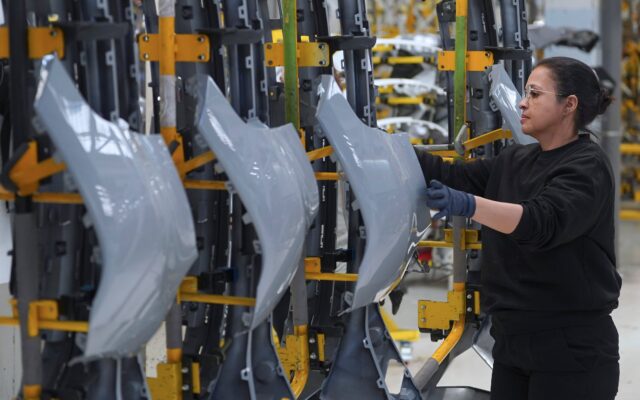 Renault invertirá 600 millones para producir cinco nuevos coches en Valladolid y Palencia