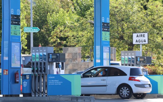 La gasolina se encarece por novena semana seguida y queda a menos de un céntimo de su máximo anual