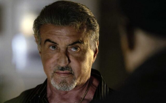 Hace 23 años, Sylvester Stallone aceptó interpretar a Batman para enfrentarse a otra leyenda del cine como Joker: “Me identifico con su situación”