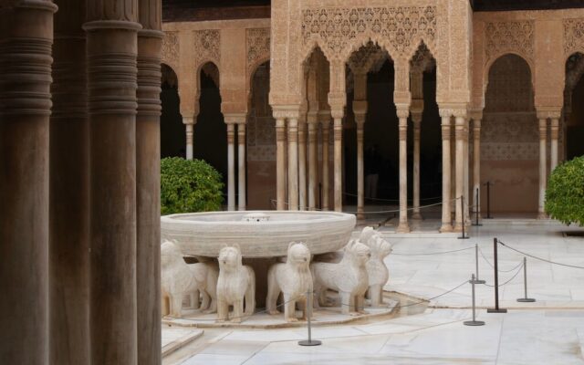 La Alhambra lleva más de seis siglos aguantando terremotos. Ahora quiere un plan por escrito para salvar sus Palacios Nazaríes