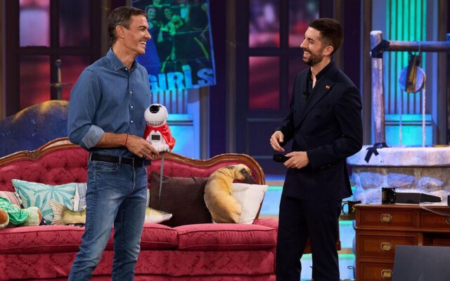 David Broncano se ha negado a aparcar el espíritu de ‘La Revuelta’ para dar un masaje a Pedro Sánchez: “Hoy esto es El Jefe Infiltrado”