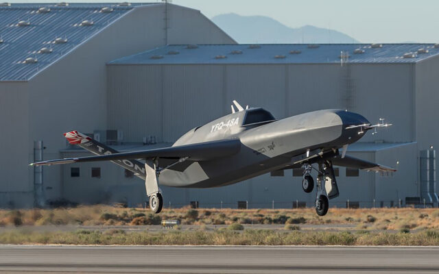 Northrop Grumman quiere un compañero para los F-35 y F-22 que no lleve piloto: Talon Blue ya ha realizado su primer vuelo