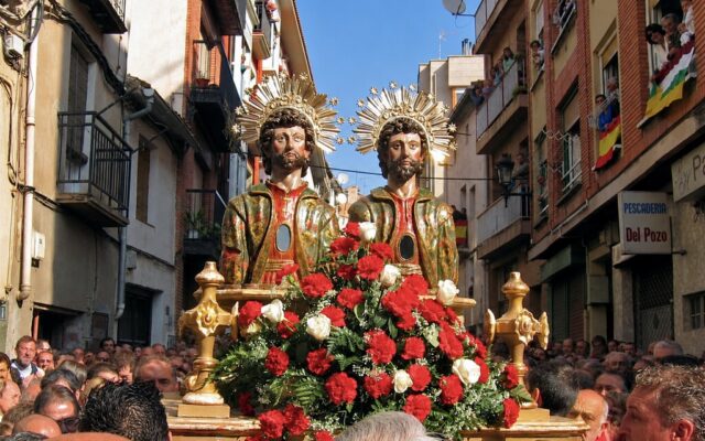 Un pueblo de Navarra lleva siglos intentando robar dos santos a un pueblo de La Rioja. El pasado domingo lo han vuelto a intentar