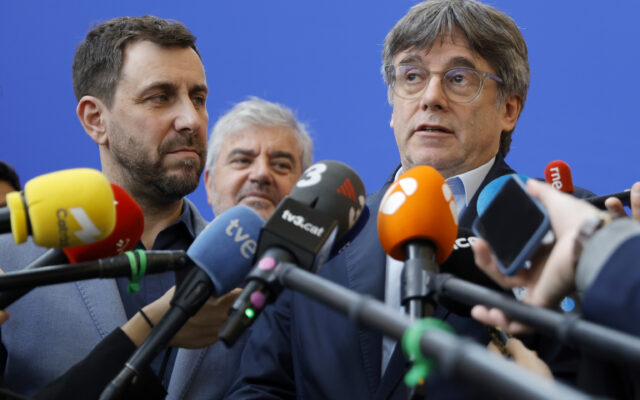 Comín, tránsfuga y escudero de Puigdemont, regresa a España para asegurarse el acta de eurodiputado y seguir en política
