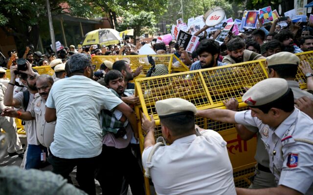 Las “cucarachas” vuelven a las calles de India por los cambios en el censo electoral