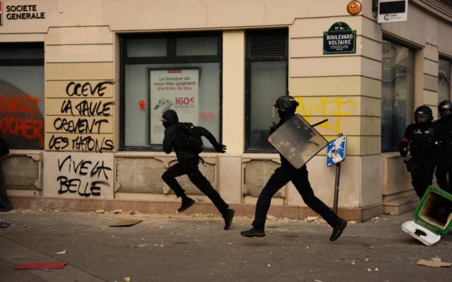 Las redes, nuevo campo de batalla de la revuelta estudiantil francesa